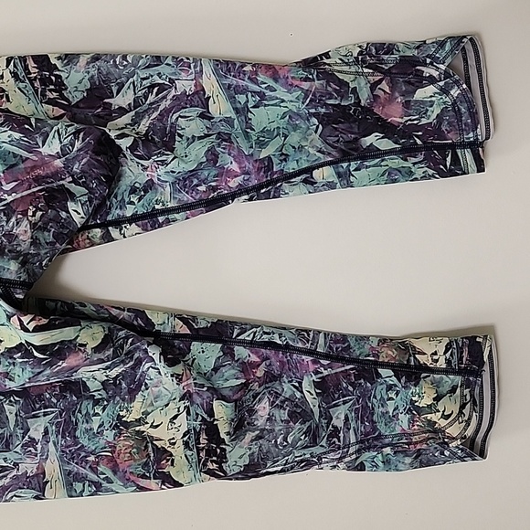 Lululemon Run: Top Speed CropIridescent Multi Size 6 - Picture 14 of 16